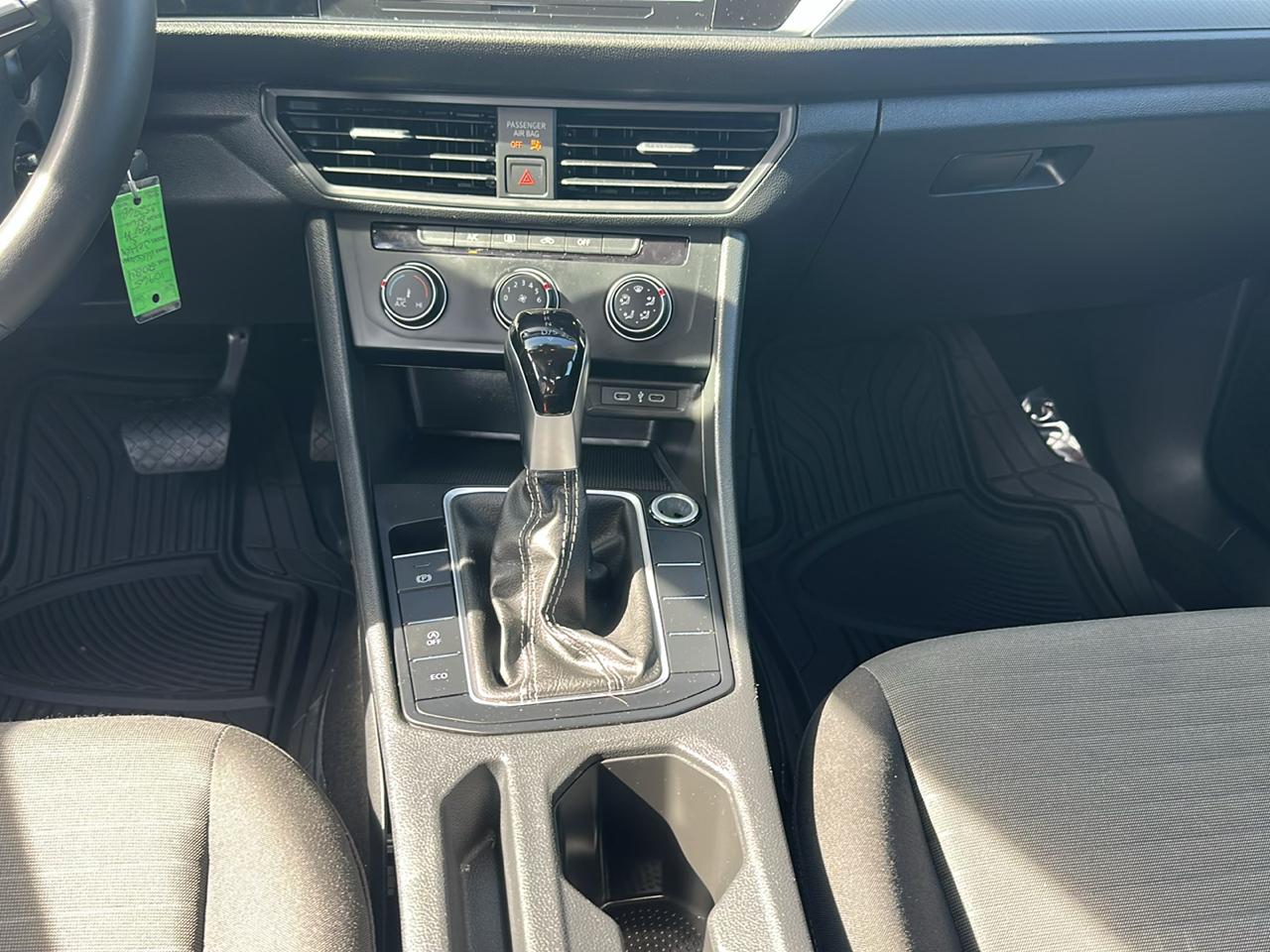 Volkswagen Jetta S Auto 2024