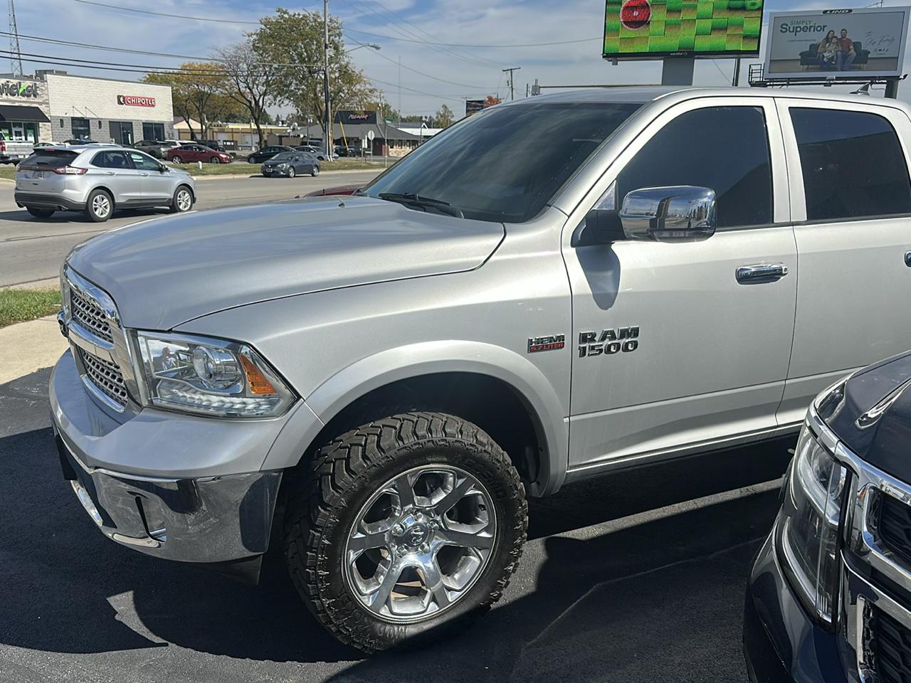 RAM 1500 Laramie 4x4 Crew Cab 5'7" Box 2017