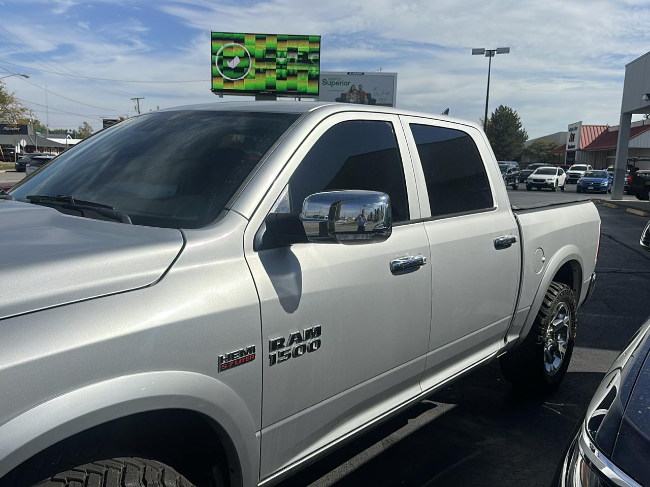 RAM 1500 Laramie 4x4 Crew Cab 5'7" Box 2017