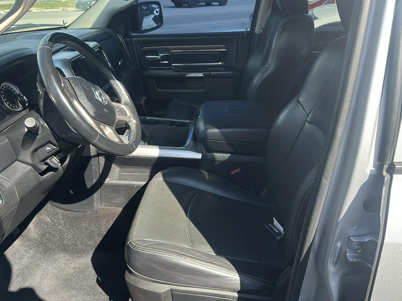 RAM 1500 Laramie 4x4 Crew Cab 5'7" Box 2017