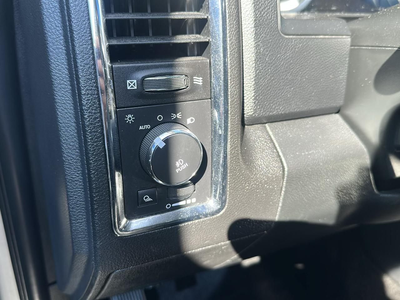 RAM 1500 Laramie 4x4 Crew Cab 5'7" Box 2017