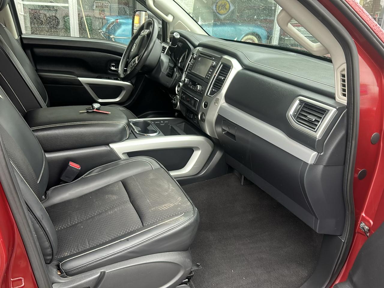 Nissan Titan 4x4 Crew Cab PRO-4X 2017
