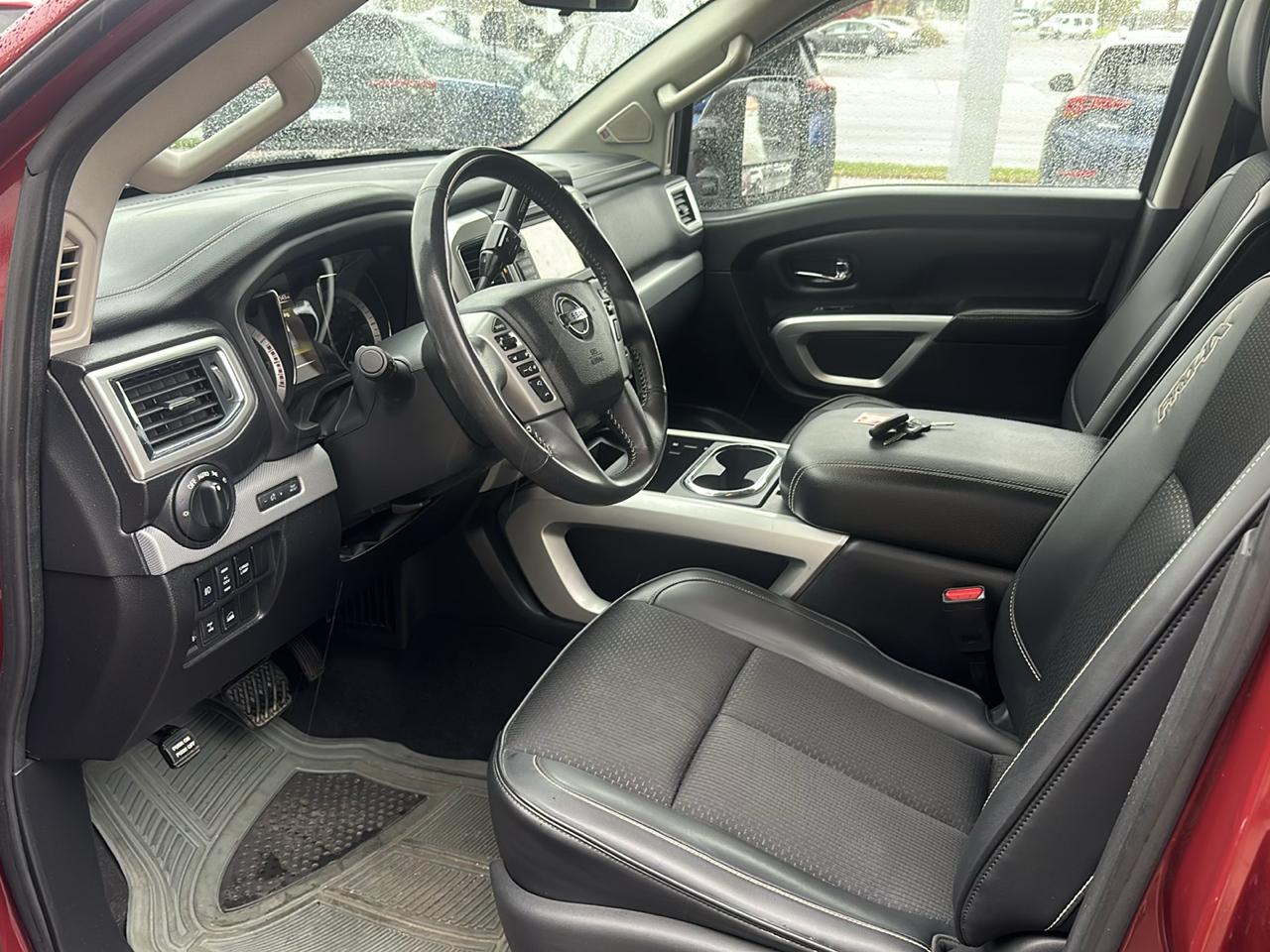 Nissan Titan 4x4 Crew Cab PRO-4X 2017