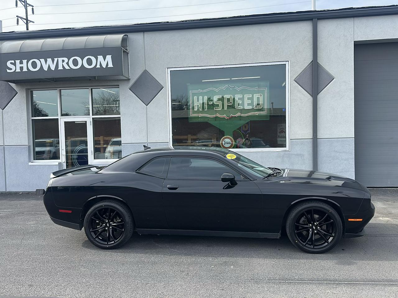 Dodge Challenger SXT Plus RWD 2018