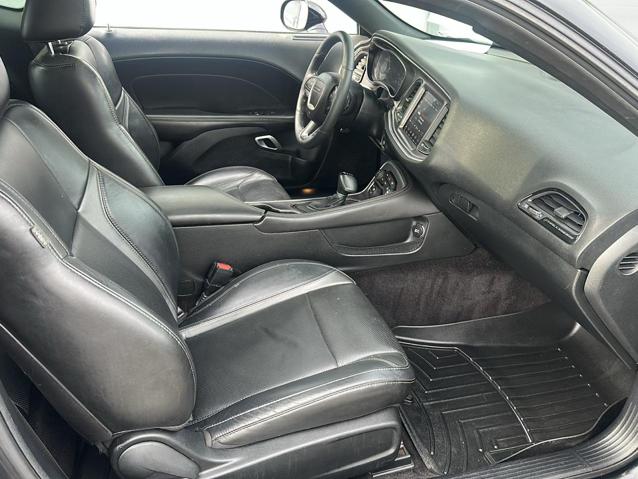 Dodge Challenger SXT Plus RWD 2018