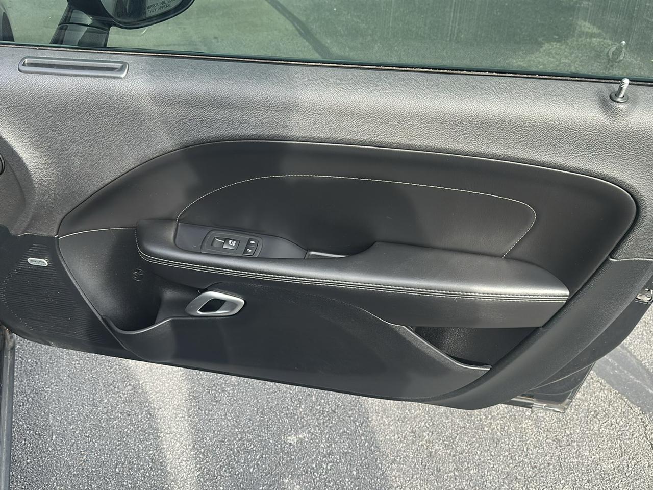 Dodge Challenger SXT Plus RWD 2018