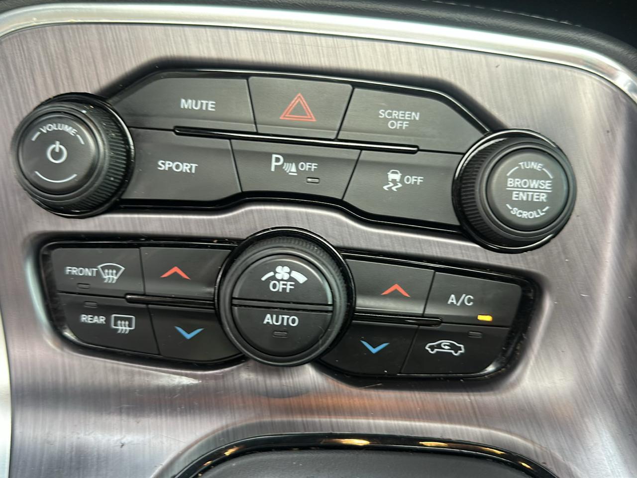 Dodge Challenger SXT Plus RWD 2018