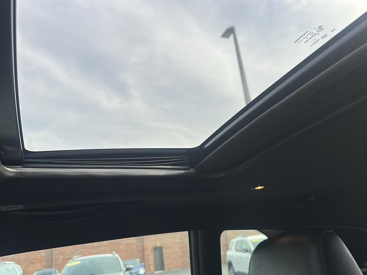 Dodge Challenger SXT Plus RWD 2018