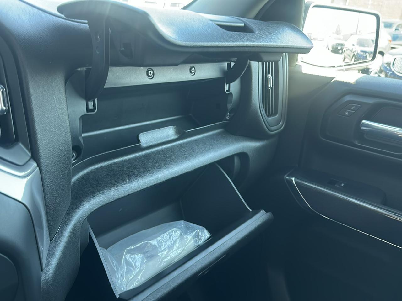 Chevrolet Silverado 1500 4WD Crew Cab 147" Custom Trail Boss 2021