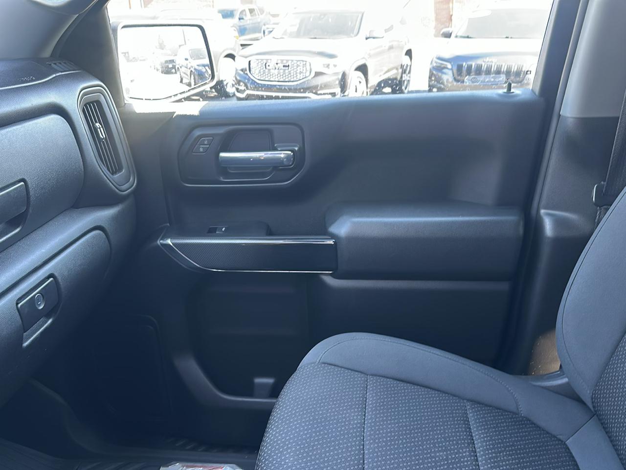 Chevrolet Silverado 1500 4WD Crew Cab 147" Custom Trail Boss 2021
