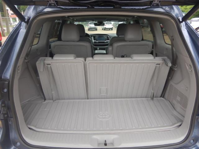 Toyota Highlander XLE AWD V6 2017