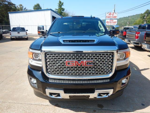 GMC Sierra 3500HD Denali Crew Cab 4WD 2017