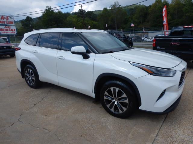 Toyota Highlander XLE FWD V6 2022