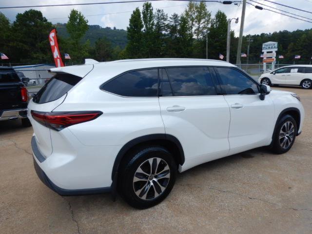 Toyota Highlander XLE FWD V6 2022