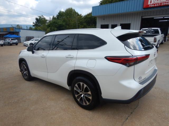 Toyota Highlander XLE FWD V6 2022