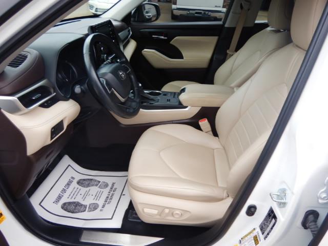 Toyota Highlander XLE FWD V6 2022