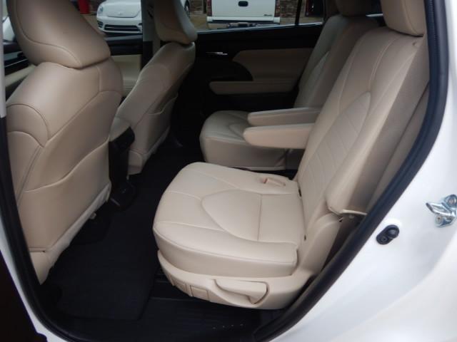 Toyota Highlander XLE FWD V6 2022