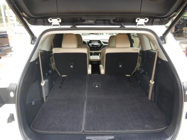 Toyota Highlander XLE FWD V6 2022