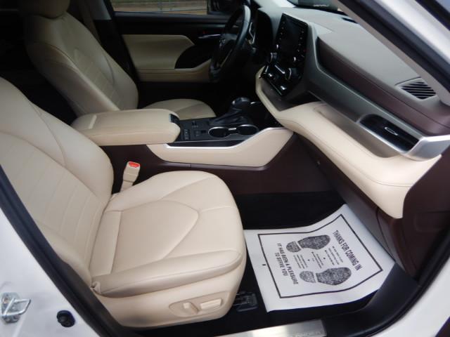 Toyota Highlander XLE FWD V6 2022