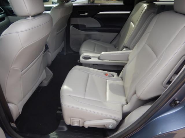 Toyota Highlander XLE AWD V6 2017