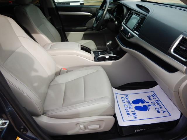 Toyota Highlander XLE AWD V6 2017