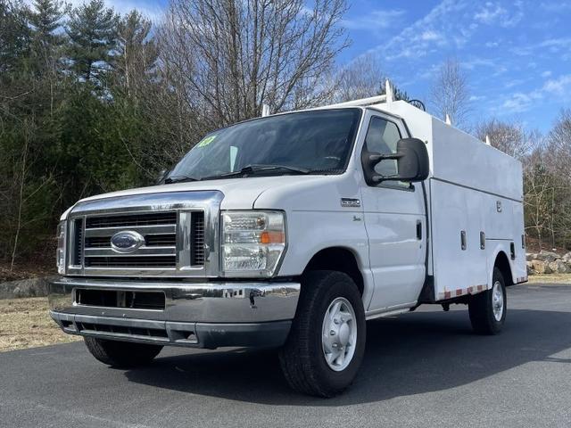 White 2010 Ford Econoline Chassis E-450 Cutaway 158 RWD Van Rear-Wheel Drive Automatic