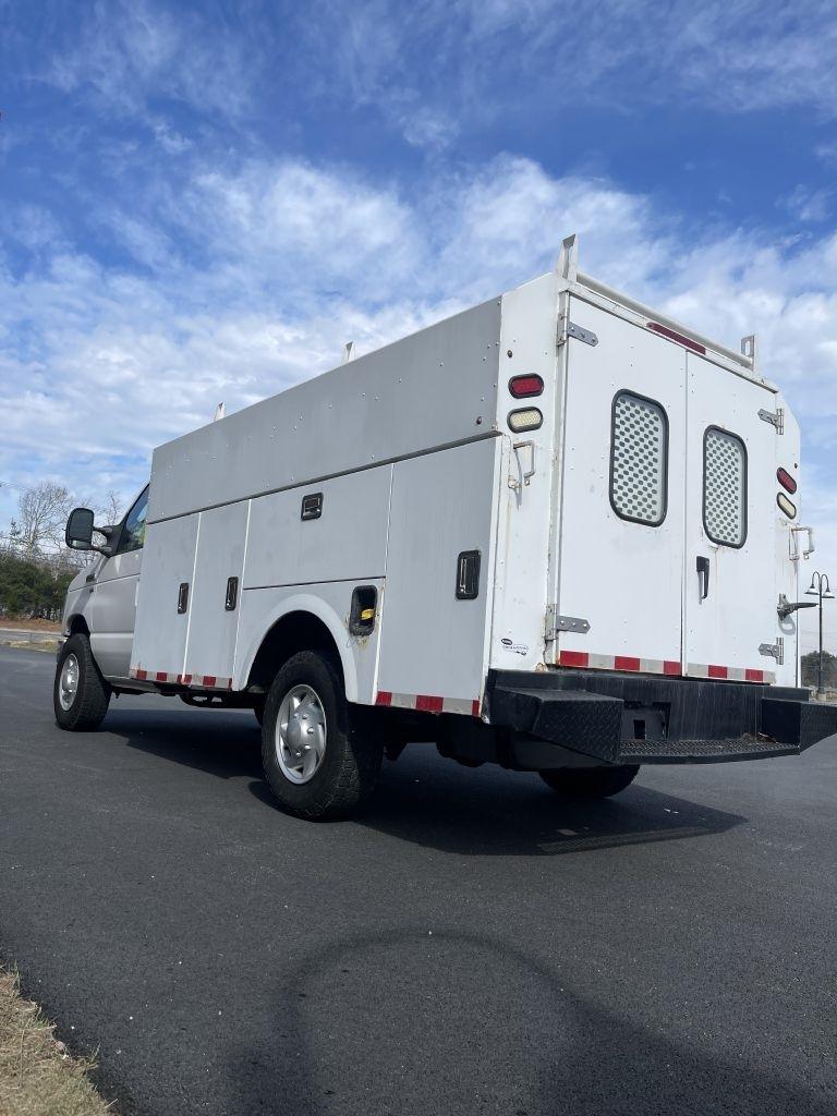 Ford Econoline E-350 Super Duty 2010