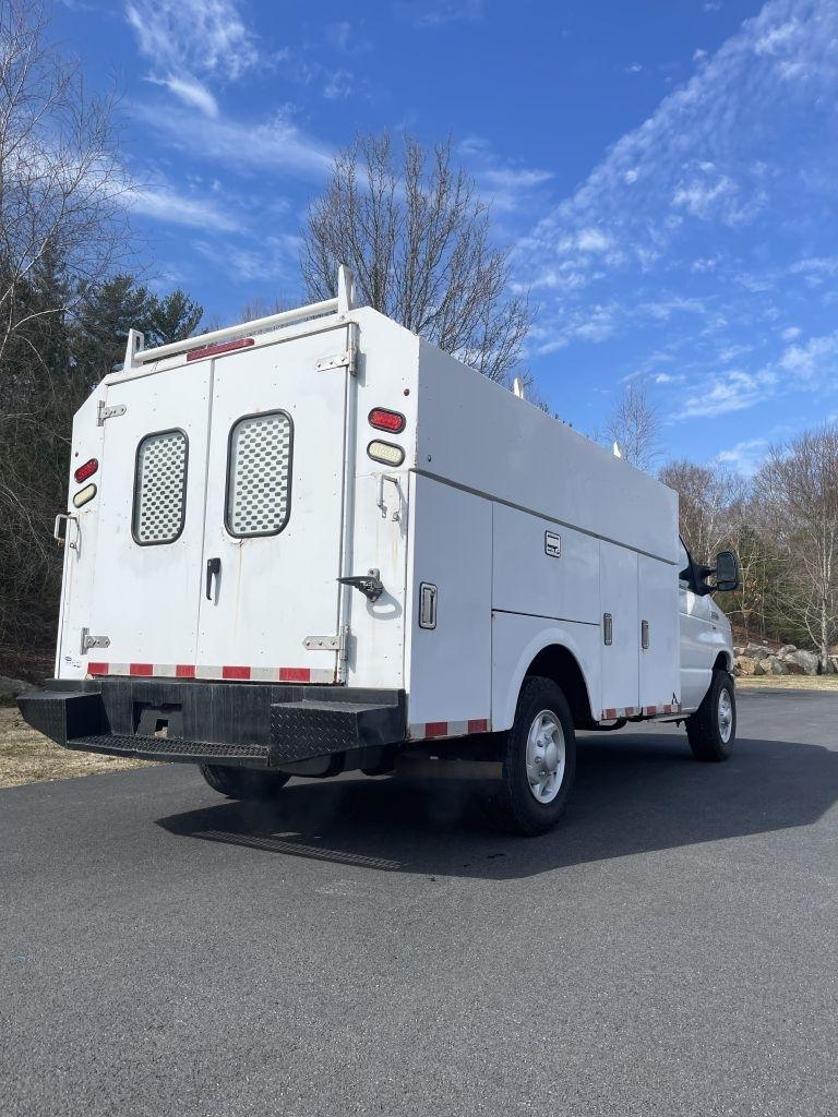 Ford Econoline E-350 Super Duty 2010