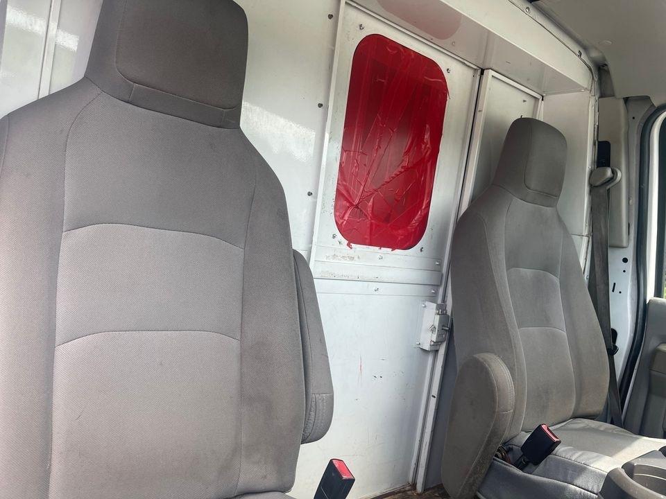 Ford Econoline E-350 Super Duty 2010