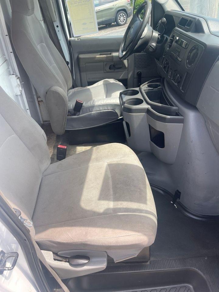 Ford Econoline E-350 Super Duty 2010