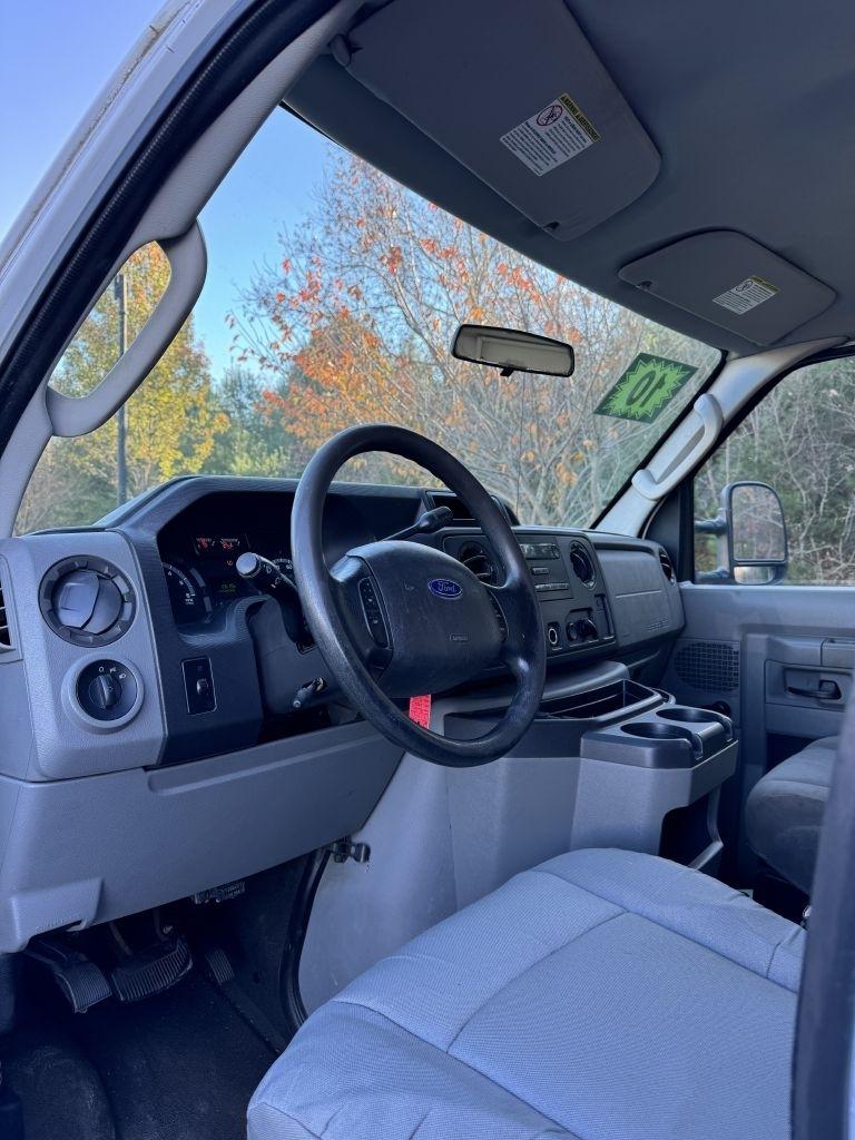Ford Econoline E-350 Super Duty 2010