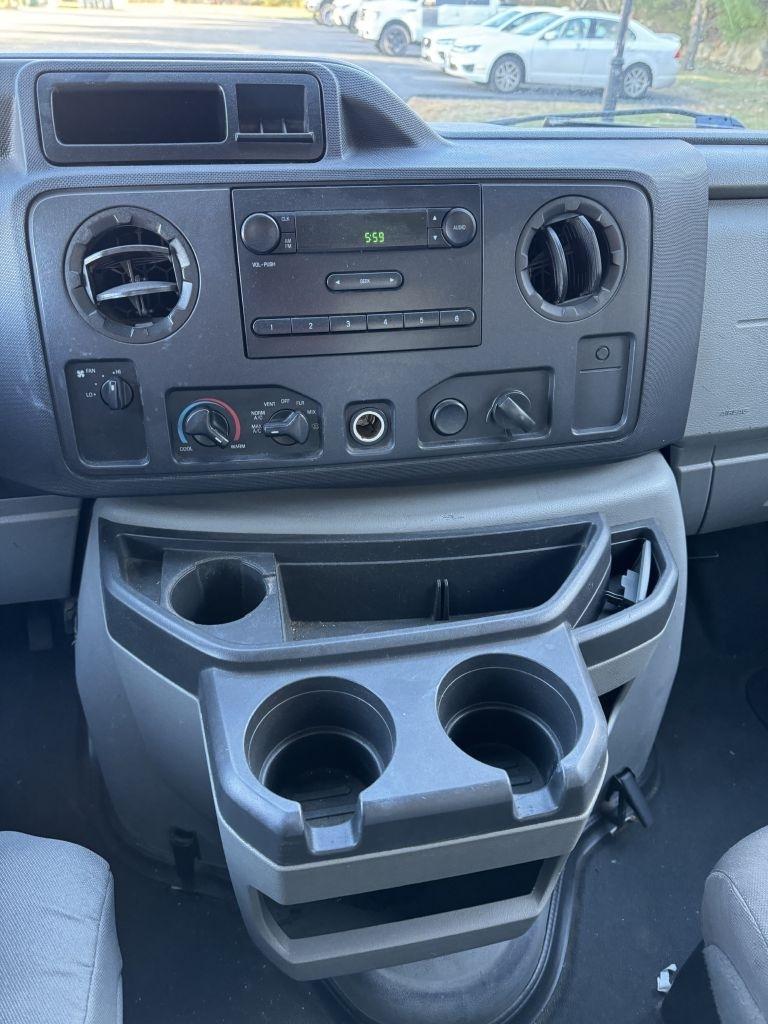 Ford Econoline E-350 Super Duty 2010