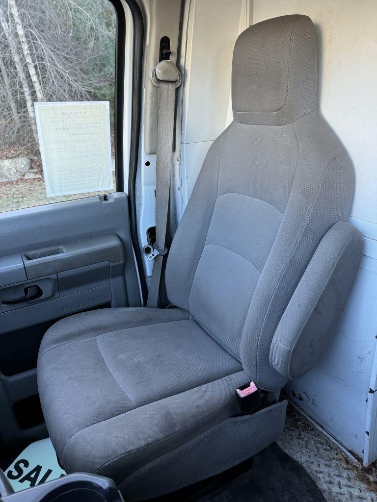 Ford Econoline E-350 Super Duty 2010