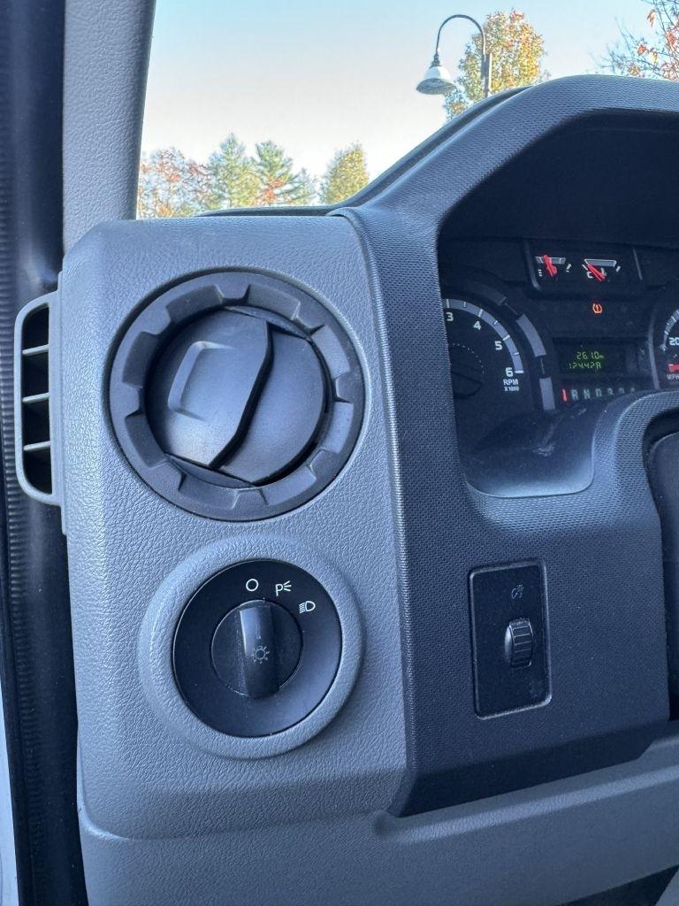 Ford Econoline E-350 Super Duty 2010