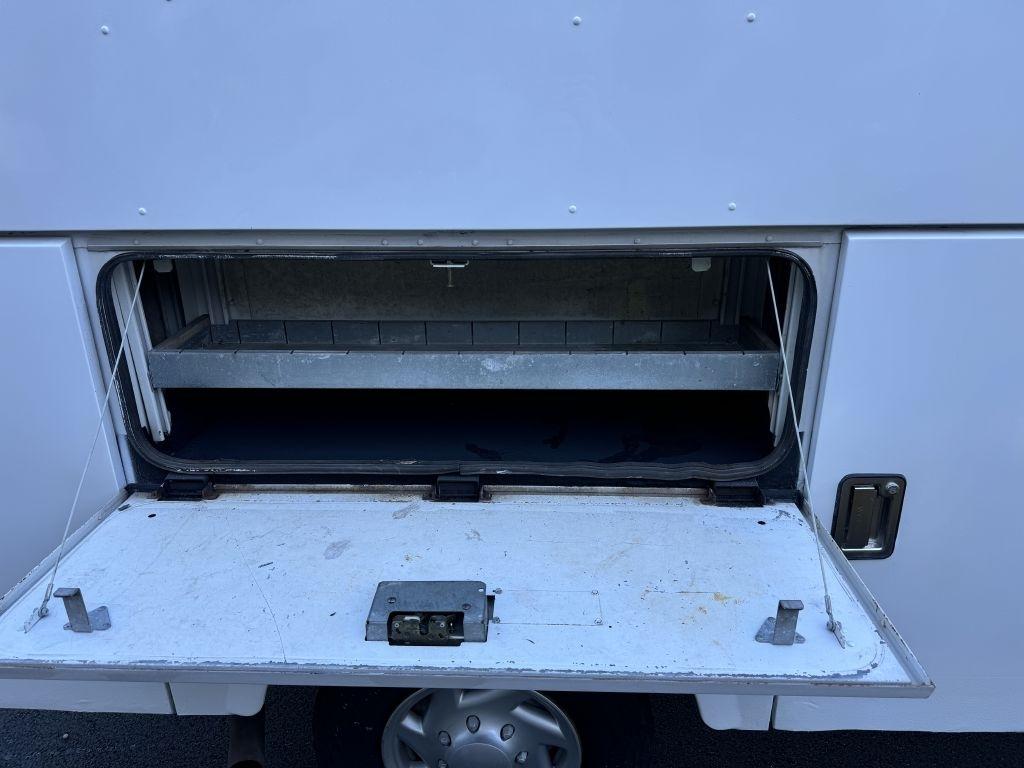 Ford Econoline E-350 Super Duty 2010