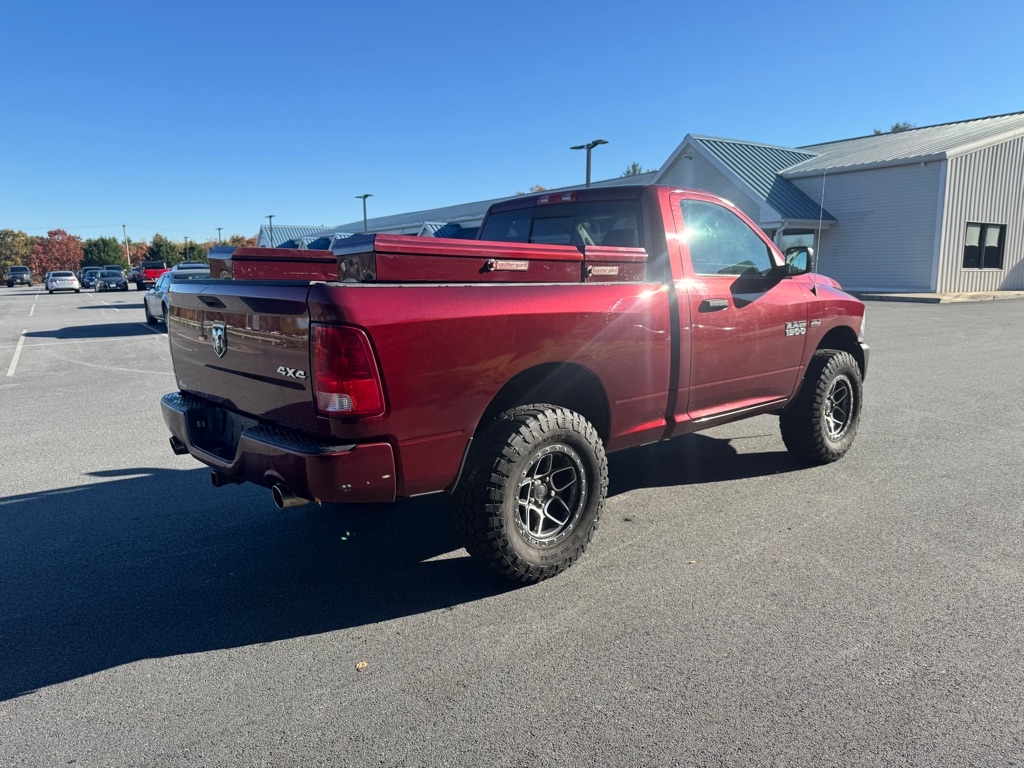 RAM 1500 Express 4x4 Regular Cab 6'4" Box 2017 RAM 1500 Express 4x4 Regular Cab 6'4" Box 2017