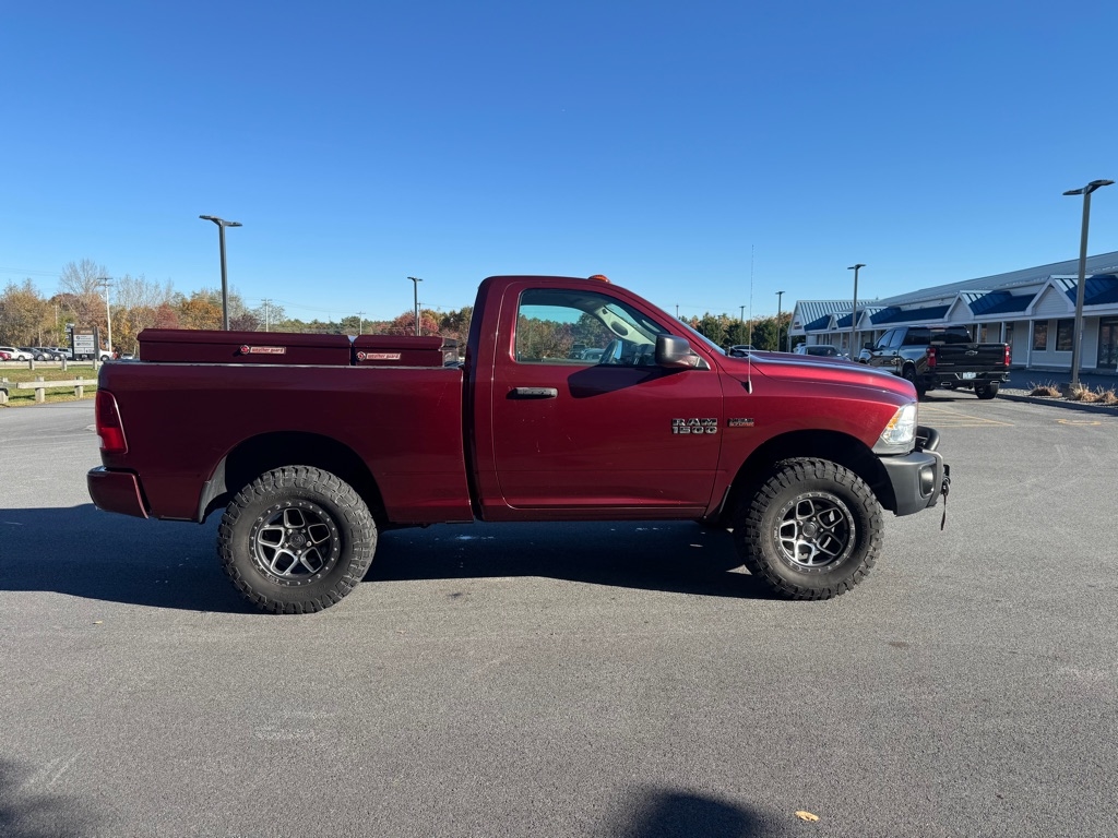 RAM 1500 Express 4x4 Regular Cab 6'4" Box 2017 RAM 1500 Express 4x4 Regular Cab 6'4" Box 2017