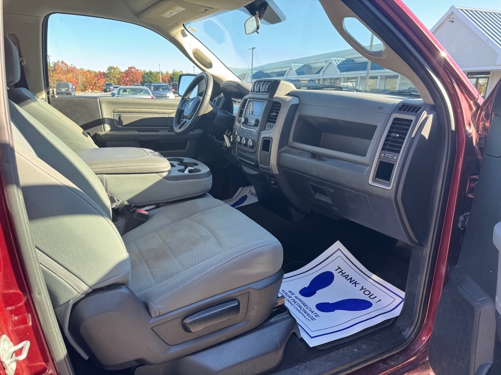 RAM 1500 Express 4x4 Regular Cab 6'4" Box 2017 RAM 1500 Express 4x4 Regular Cab 6'4" Box 2017