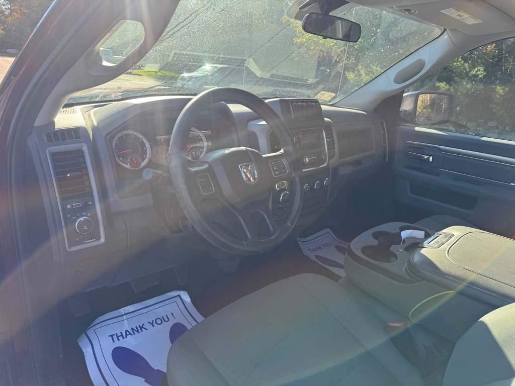 RAM 1500 Express 4x4 Regular Cab 6'4" Box 2017 RAM 1500 Express 4x4 Regular Cab 6'4" Box 2017