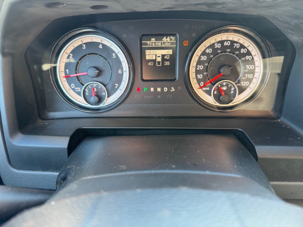 RAM 1500 Express 4x4 Regular Cab 6'4" Box 2017 RAM 1500 Express 4x4 Regular Cab 6'4" Box 2017