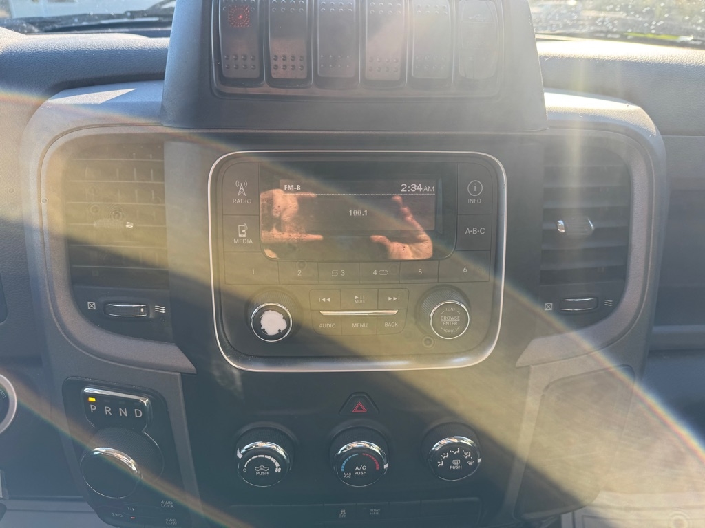 RAM 1500 Express 4x4 Regular Cab 6'4" Box 2017 RAM 1500 Express 4x4 Regular Cab 6'4" Box 2017