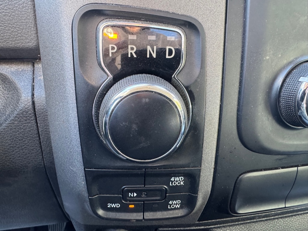 RAM 1500 Express 4x4 Regular Cab 6'4" Box 2017 RAM 1500 Express 4x4 Regular Cab 6'4" Box 2017