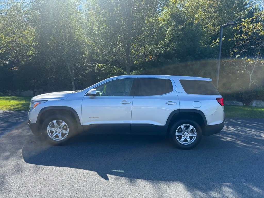 2017 Gmc Acadia SLE photo 2