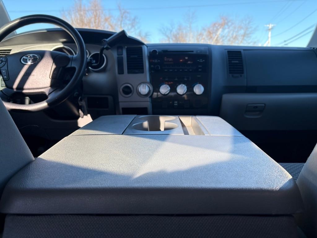 Toyota Tundra 4WD Truck Double Cab 4.6L V8 6-Spd AT (Natl) 2012