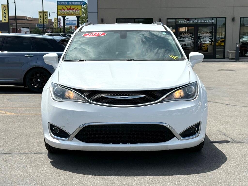 2019 Chrysler Pacifica Touring L photo 2