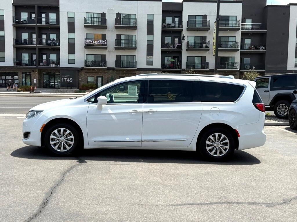 2019 Chrysler Pacifica Touring L photo 4