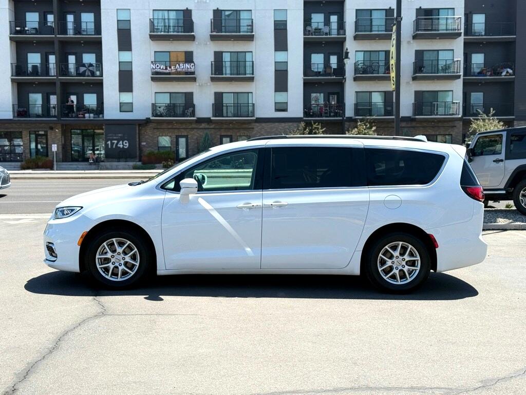 2022 Chrysler Pacifica Touring L photo 4