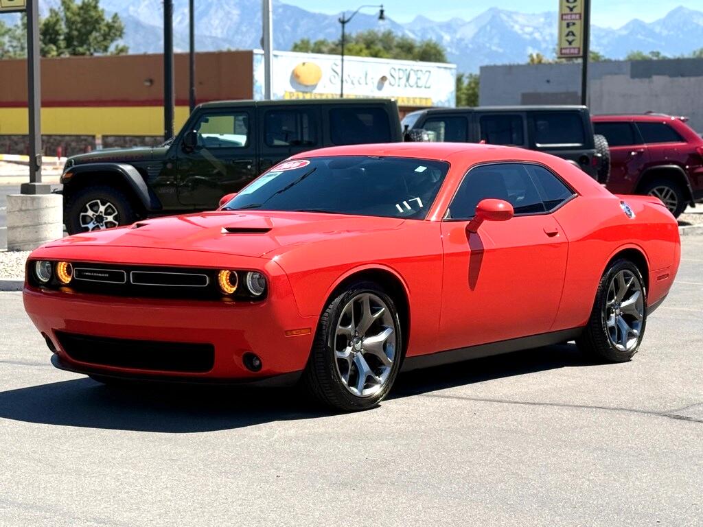 2016 Dodge Challenger SXT photo 3
