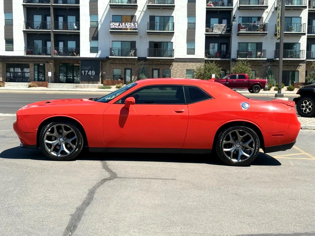2016 Dodge Challenger SXT photo 4