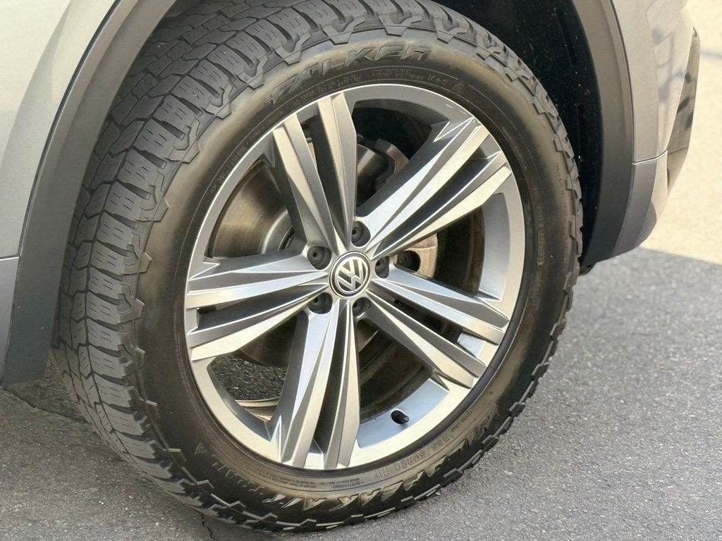 Volkswagen Atlas 3.6L V6 SEL R-Line 4MOTION 2019 Volkswagen Atlas 3.6L V6 SEL R-Line 4MOTION 2019